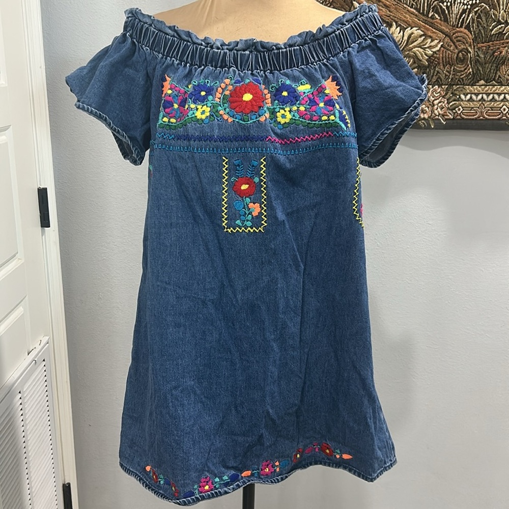 The Impeccable‎ Pig Denim Embroidered Off Shoulder Top. Size L